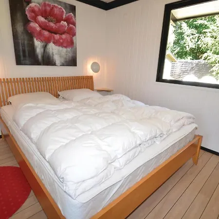 Three-bedroom Holiday In Nyaraló Stege